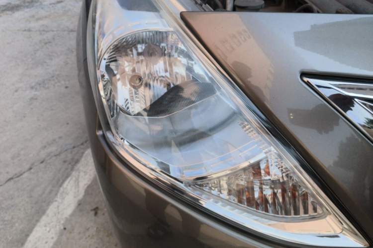Used Nissan Sunny 2015 1.5XE Manual Comfort Edition Right Front Headlight