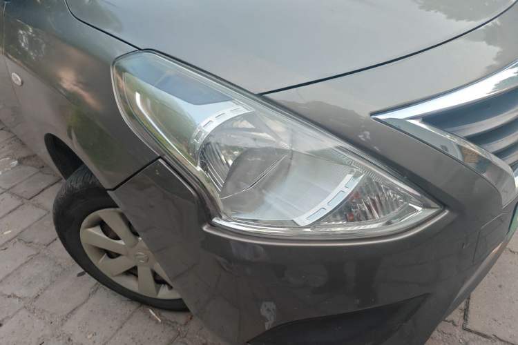 Used Nissan Sunny 2015 1.5XE Manual Comfort Edition Right Front Headlight