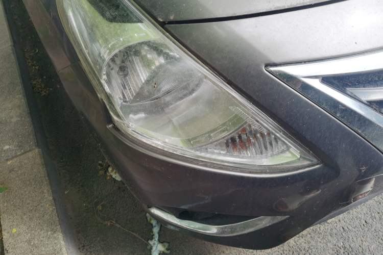 Used Nissan Sunny 2015 1.5XE Manual Comfort Edition Right Front Headlight