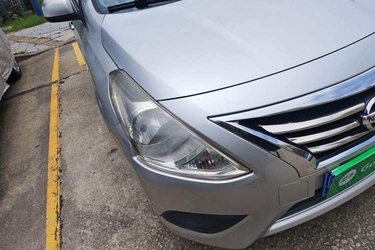 Used Nissan Sunny 2015 1.5XE Manual Comfort Edition Right Front Headlight