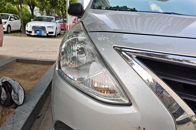 Used Nissan Sunny 2015 1.5XE Manual Comfort Edition Right Front Headlight