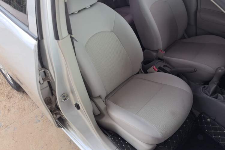 Used Nissan Sunny 2015 1.5XE Manual Master Edition Right Front Seat