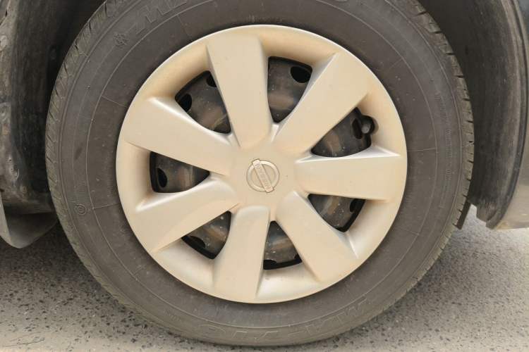 Used Nissan Sunny 2015 1.5XE Manual Comfort Edition Right Front Wheel Hub