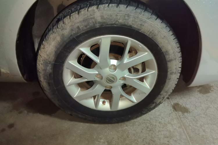 Used Nissan Sunny 2015 1.5XE Manual Comfort Edition Right Front Wheel Hub