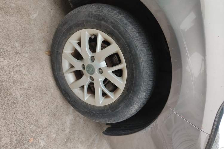 Used Nissan Sunny 2015 1.5XE CVT Comfort Edition Right Front Wheel Hub