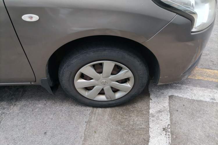 Used Nissan Sunny 2015 1.5XE CVT Elite Edition Right Front Wheel Hub