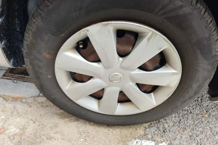 Used Nissan Sunny 2015 1.5XE CVT Master Edition Right Front Wheel Hub