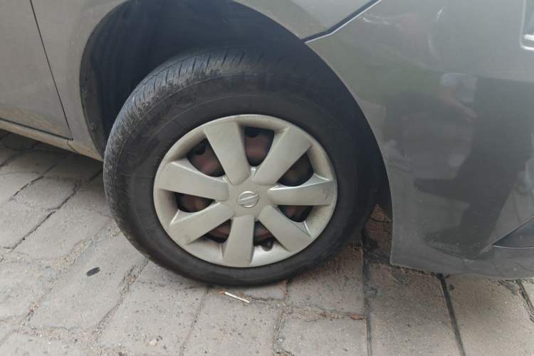 Used Nissan Sunny 2015 1.5XE Manual Comfort Edition Right Front Wheel Hub