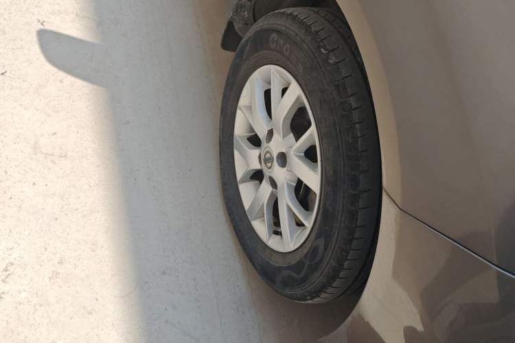 Used Nissan Sunny 2015 1.5XE Manual Comfort Edition Right Front Wheel Hub