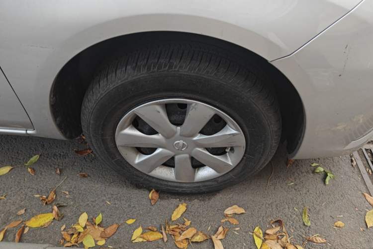 Used Nissan Sunny 2015 1.5XE CVT Master Edition Right Front Wheel Hub