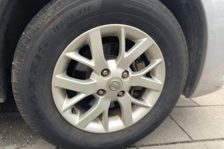 Used Nissan Sunny 2015 1.5XE CVT Master Edition Right Front Wheel Hub