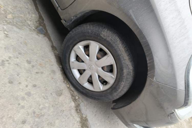 Used Nissan Sunny 2015 1.5XE Manual Comfort Edition Right Front Wheel Hub