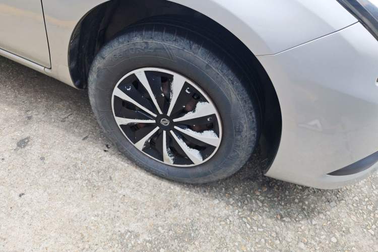Used Nissan Sunny 2015 1.5XE Manual Comfort Edition Right Front Wheel Hub