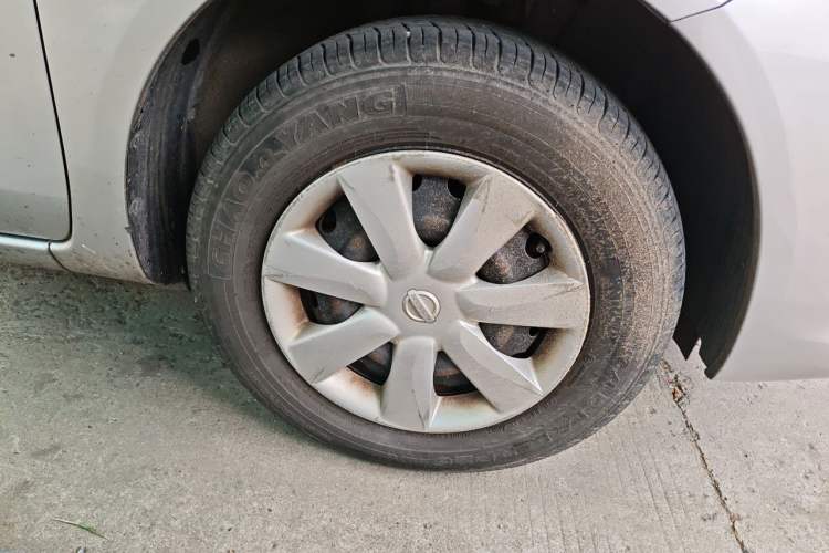 Used Nissan Sunny 2015 1.5XE Manual Comfort Edition Right Front Wheel Hub
