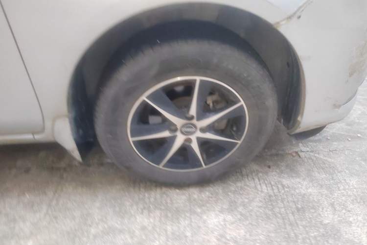 Used Nissan Sunny 2015 1.5XE Manual Comfort Edition Right Front Wheel Hub