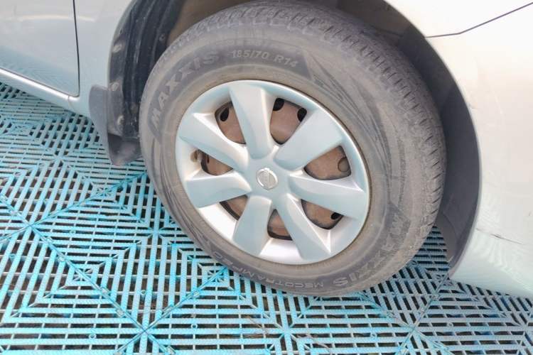 Used Nissan Sunny 2015 1.5XE Manual Comfort Edition Right Front Wheel Hub
