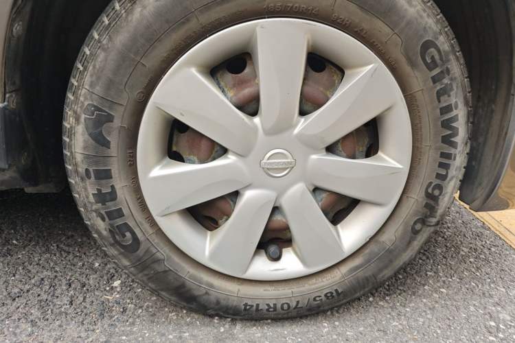 Used Nissan Sunny 2015 1.5XE CVT Comfort Edition Right Front Wheel Hub