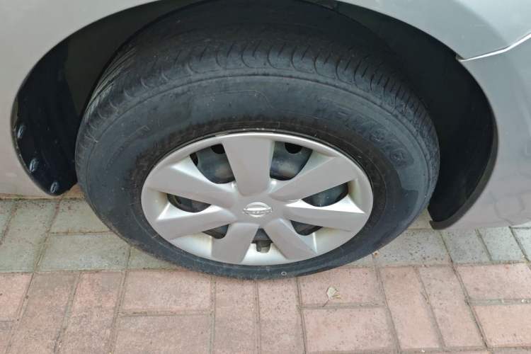 Used Nissan Sunny 2015 1.5XE CVT Comfort Edition Right Front Wheel Hub