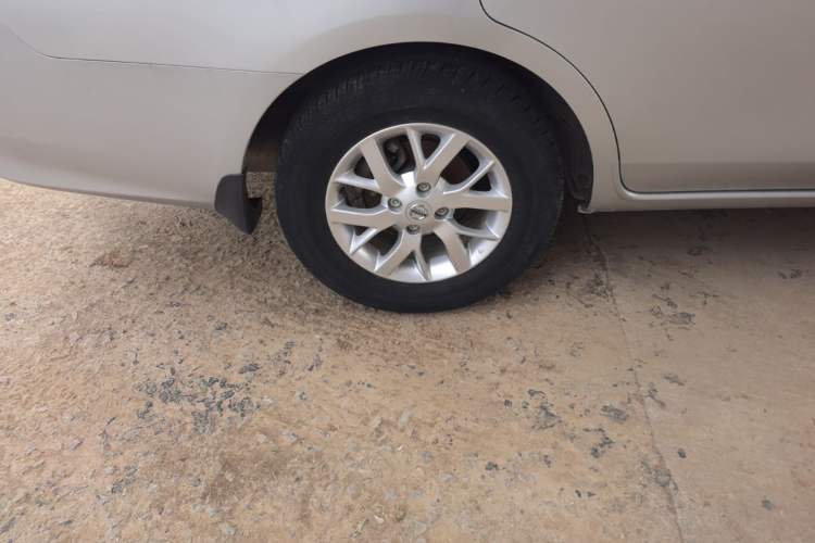 Used Nissan Sunny 2015 1.5XE Manual Master Edition Right Rear Wheel Hub