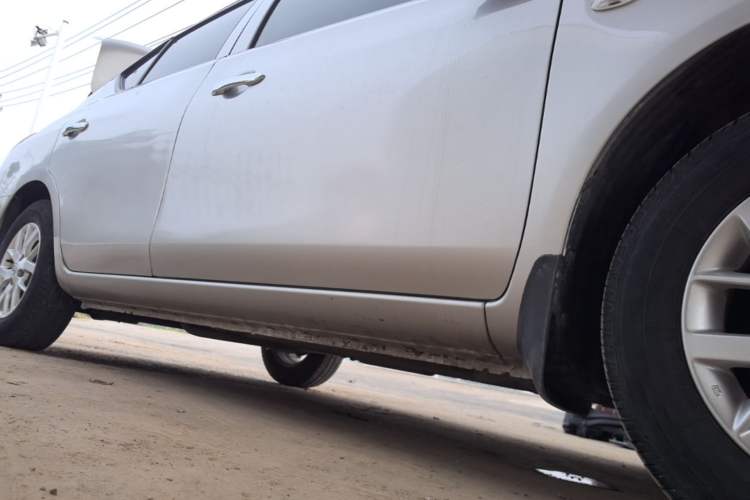 Used Nissan Sunny 2015 1.5XE Manual Master Edition Right Side Sill