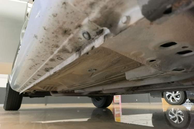 Used Nissan Sunny 2015 1.5XE Manual Comfort Edition Right Side Sill
