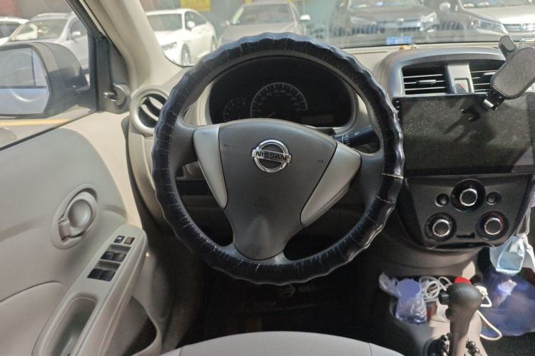 Used Nissan Sunny 2015 1.5XE CVT Elite Edition Steering Wheel