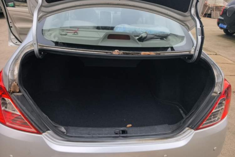 Used Nissan Sunny 2015 1.5XE Manual Comfort Edition Trunk
