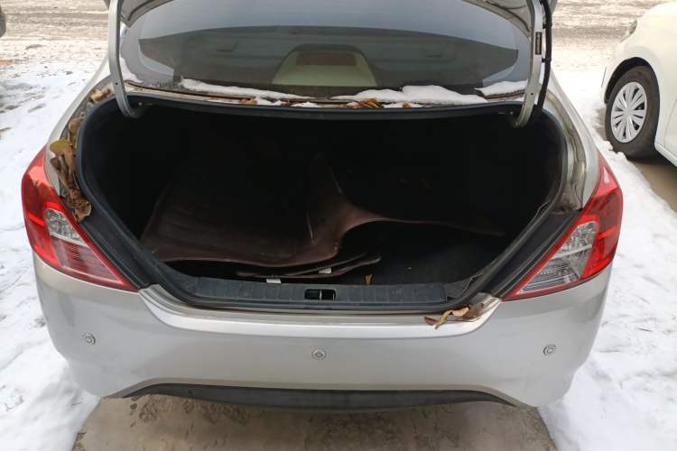 Used Nissan Sunny 2015 1.5XE CVT Master Edition Trunk