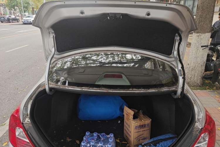 Used Nissan Sunny 2015 1.5XE CVT Master Edition Trunk