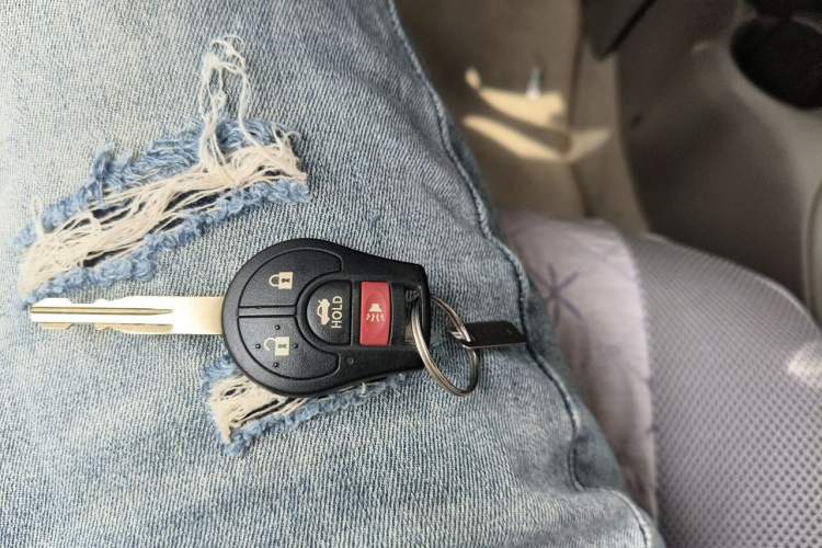 Used Nissan Sunny 2015 1.5XE Manual Comfort Edition Vehicle Key