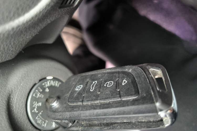 Used Nissan Sunny 2015 1.5XE Manual Comfort Edition Vehicle Key