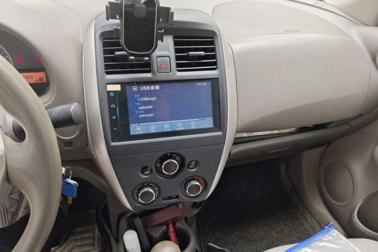 Used Nissan Sunny 2015 1.5XE CVT Comfort Edition Audio And AC Panel