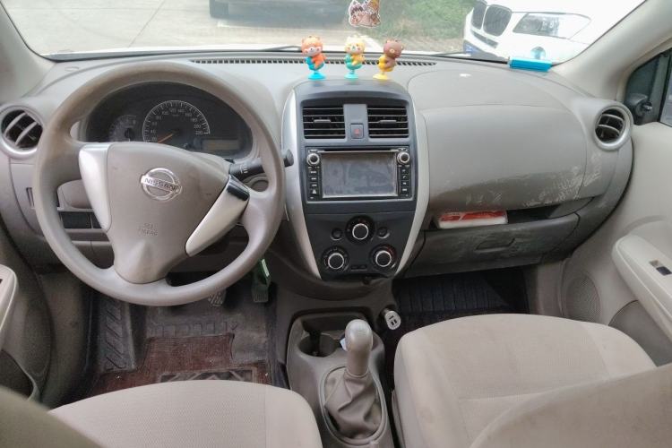 Used Nissan Sunny 2015 1.5XE Manual Comfort Edition Center Console