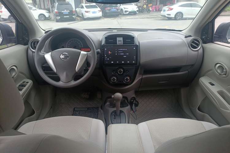 Used Nissan Sunny 2015 1.5XE CVT Comfort Edition Center Console
