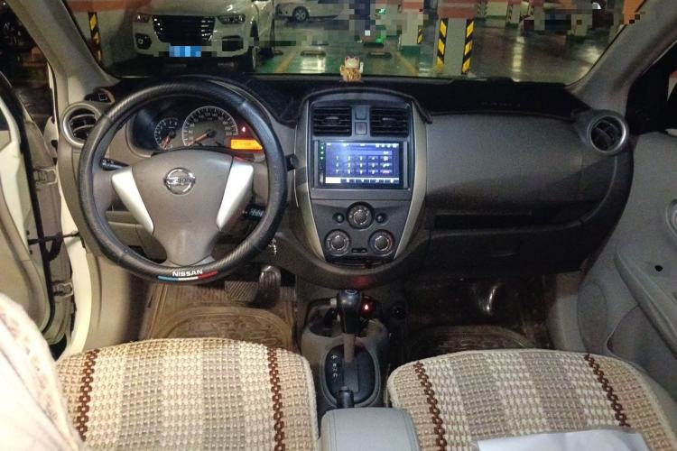 Used Nissan Sunny 2015 1.5XE CVT Comfort Edition Center Console