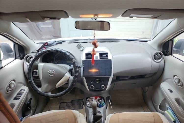 Used Nissan Sunny 2015 1.5XE Manual Comfort Edition Center Console