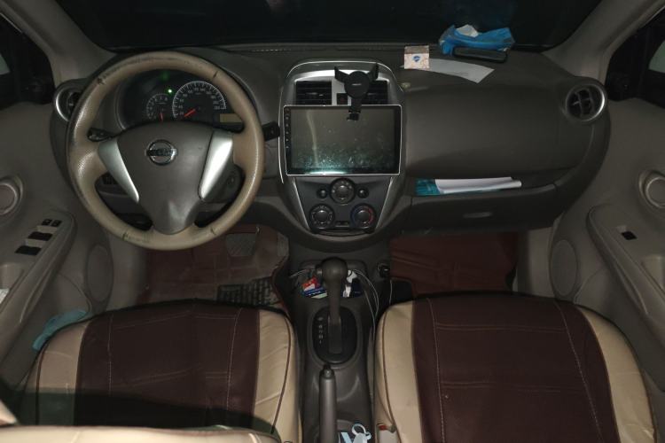 Used Nissan Sunny 2015 1.5XE CVT Comfort Edition Center Console