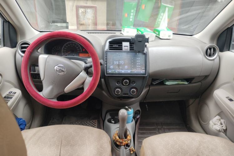 Used Nissan Sunny 2015 1.5XE Manual Master Edition Center Console