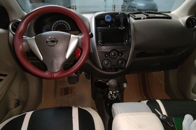 Used Nissan Sunny 2015 1.5XE CVT Comfort Edition Center Console