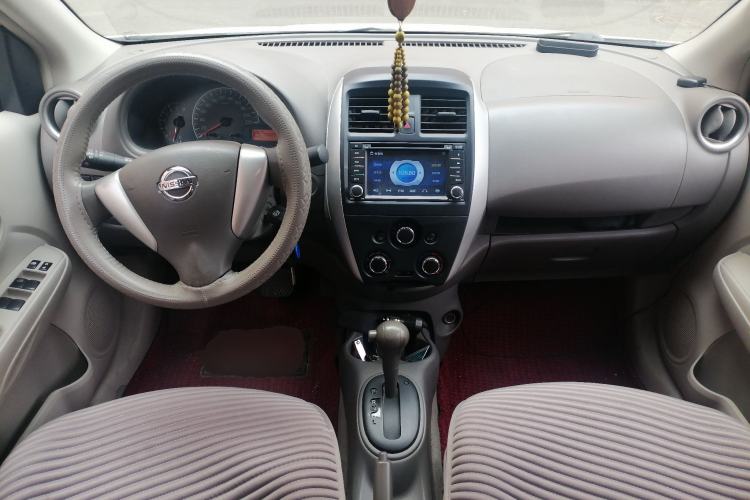 Used Nissan Sunny 2015 1.5XE CVT Comfort Edition Center Console