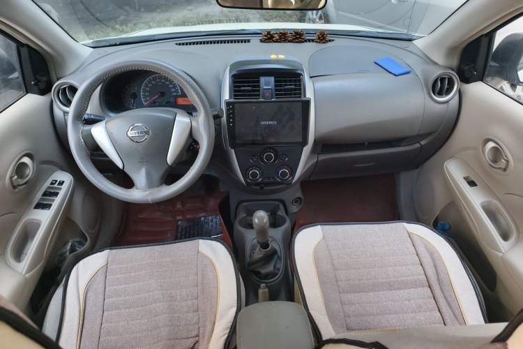 Used Nissan Sunny 2015 1.5XE Manual Comfort Edition Center Console