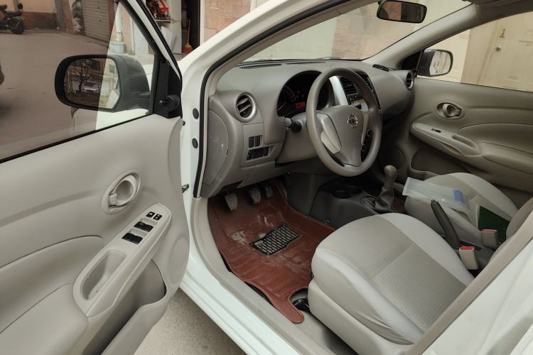 Used Nissan Sunny 2015 1.5XE Manual Comfort Edition Driver Seat