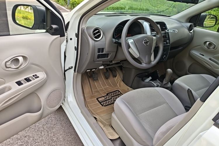 Used Nissan Sunny 2015 1.5XE Manual Comfort Edition Driver Seat