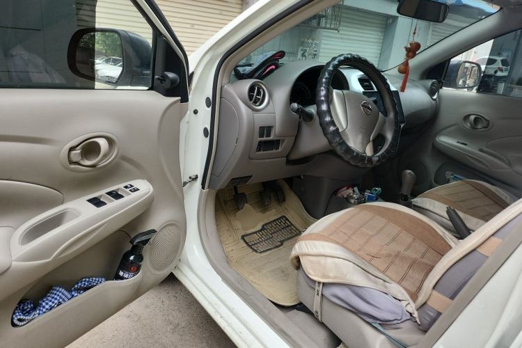 Used Nissan Sunny 2015 1.5XE Manual Comfort Edition Driver Seat