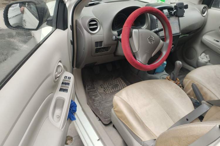 Used Nissan Sunny 2015 1.5XE Manual Master Edition Driver Seat