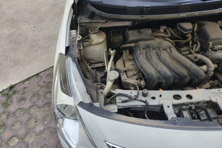 Used Nissan Sunny 2015 1.5XE Manual Comfort Edition Engine Bay Right