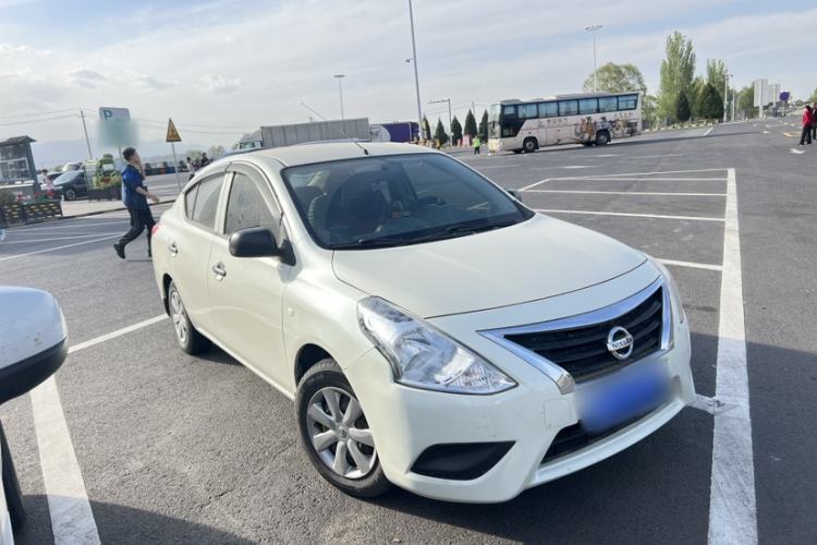 Used Nissan Sunny 2015 1.5XE Manual Comfort Edition Exterior 2