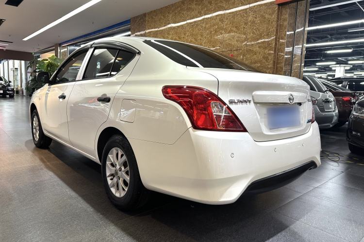 Used Nissan Sunny 2015 1.5XE CVT Comfort Edition Exterior 5