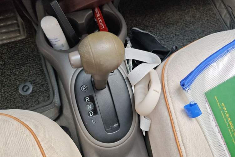 Used Nissan Sunny 2015 1.5XE CVT Comfort Edition Gear Lever