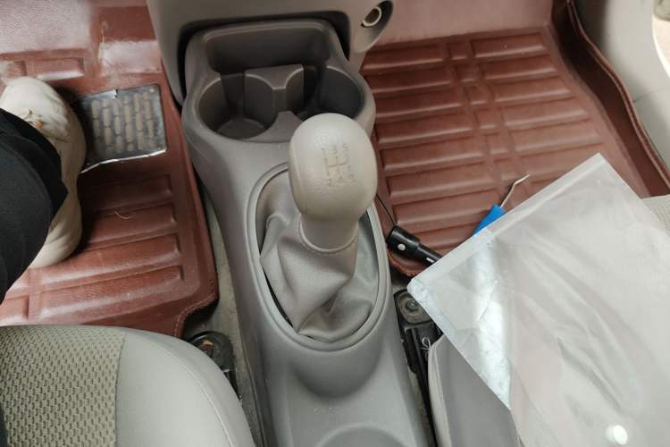 Used Nissan Sunny 2015 1.5XE Manual Comfort Edition Gear Lever